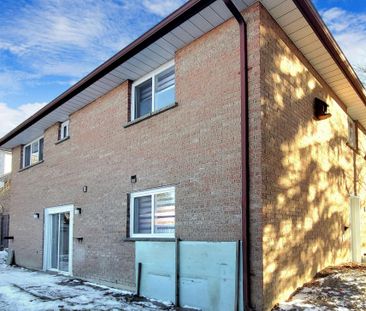 For Lease - 47 Lowe Boulevard, Newmarket, Ontario - Photo 2