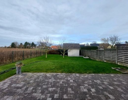 Gezellige halfopen woning met 3 slaapkamers ruime tuin en garage - Photo 1