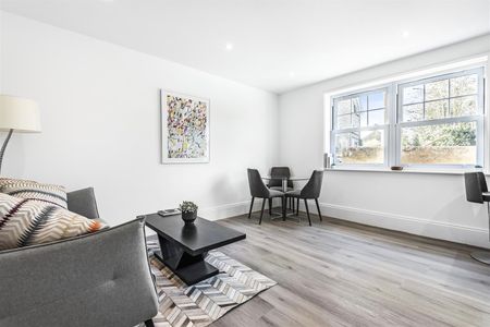 Woodfield Lane, Ashtead - Photo 2