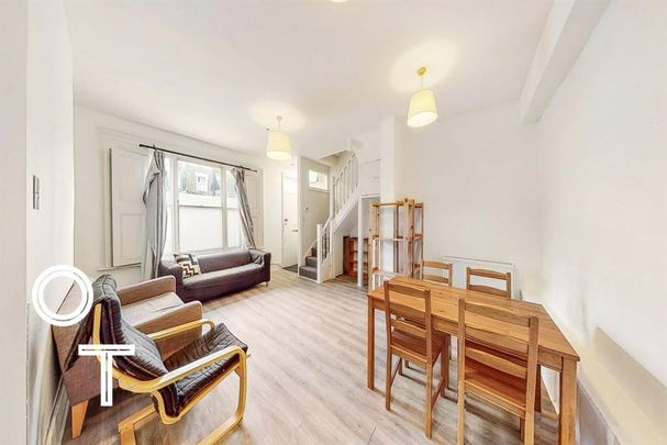 2 bedroom end of terrace house to rent - Photo 1