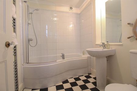 2 bedroom flat to rent - Photo 5