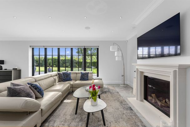 Bankhall Lane, Altrincham - Photo 1