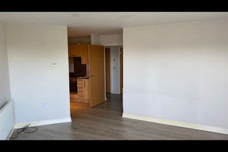 2 Bed Flat, London, N13 - Photo 4