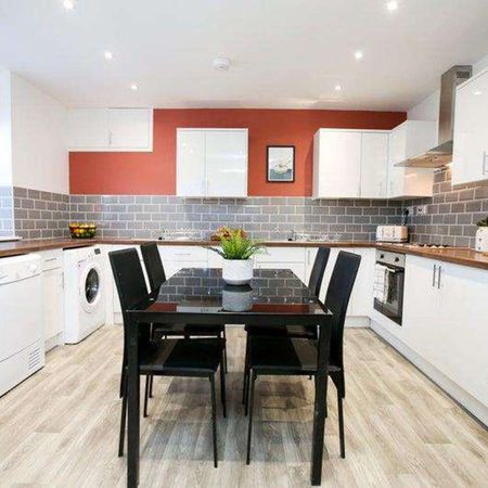 Liverpool Road Room 5 - Photo 3