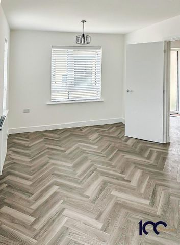 3 bedroom detached house to rent - Photo 2