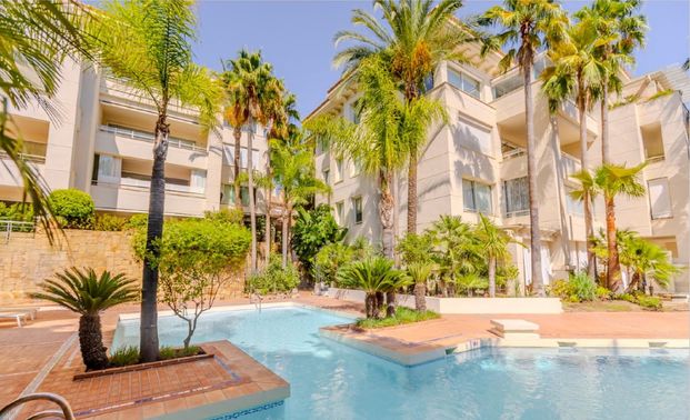 Penthouse · The Golden Mile - Photo 1