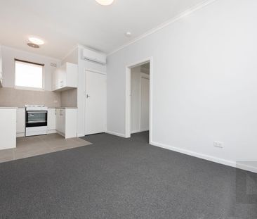 4/13 Clarendon Parade, West Footscray, Vic 3012 - Photo 2