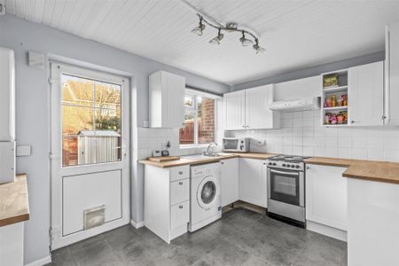 2 bedroom semi-detached house to rent - Photo 4