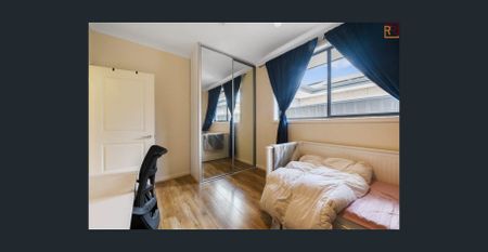 Spacious 4-Bedroom Family Home with Modern Amenities in Enfield - Photo 2