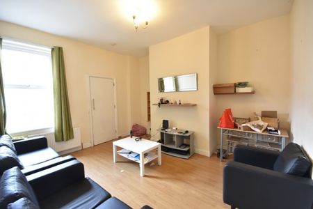 2 Bed - Simonside Terrace, Heaton - Photo 5