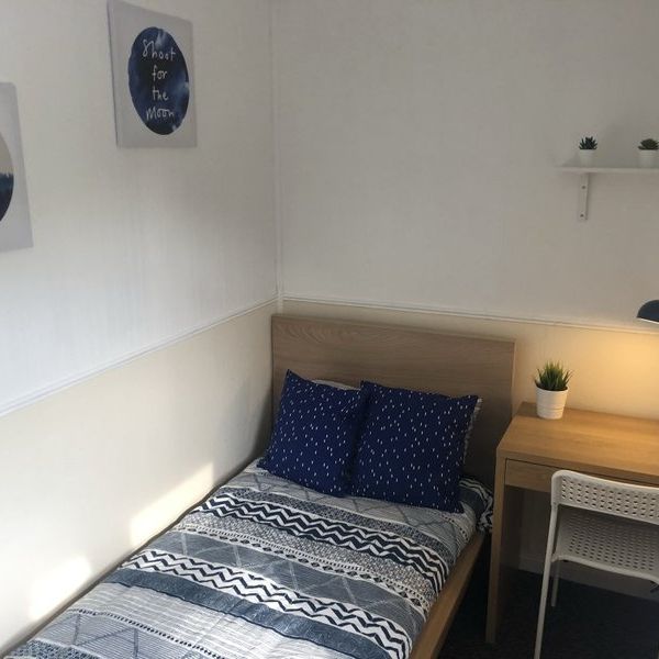 Room in a Shared House, Icknield Port Road, B16 - Photo 1
