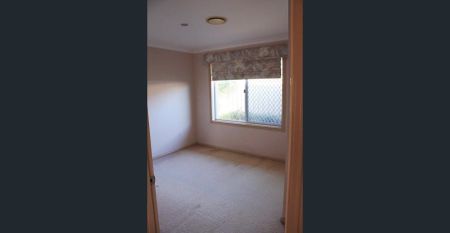 Benowa Waters - 4 Bedroom Unfurnished Family Home with a Pool in a Quiet Location! - Photo 5