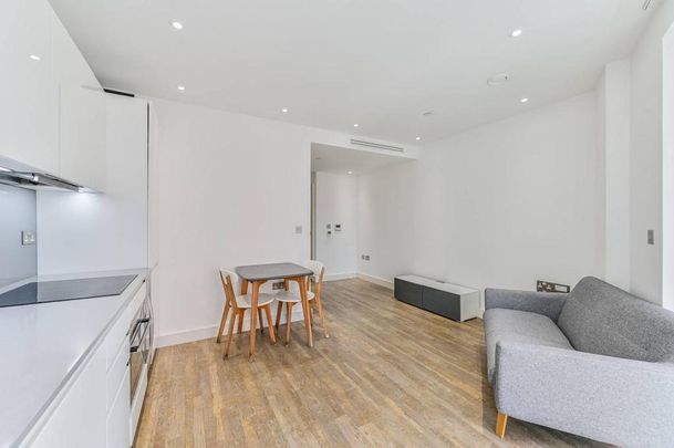 Studio to rent - Photo 1