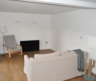 4 bedroom detached house to rent - Photo 2