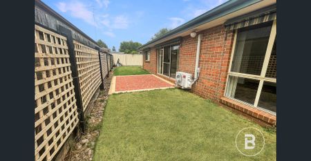 IMMACULATE BRICK HOME WITH SPACE STYLE AND COMFORT - Photo 2