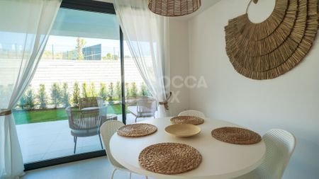 Stunning Brand New Luxury Ground Floor Apartment with Great Amenities - Photo 4