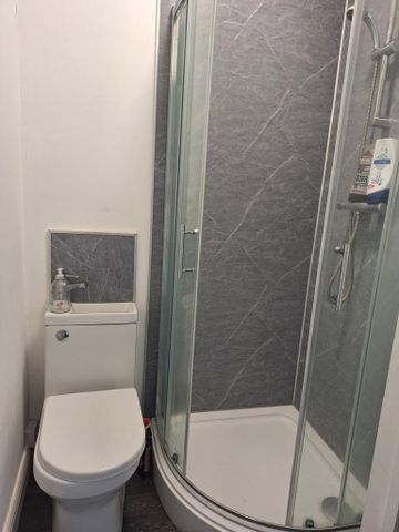 1 bedroom in a house share to rent - Photo 5