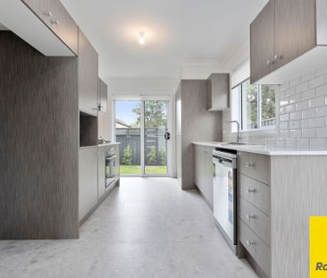 THREE BEDROOM TOWNHOUSE - Photo 3