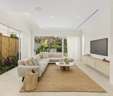 HAMPTONS INSPIRED HOME - THE EPITOME OF DESIGN AND LUXURY - Photo 2