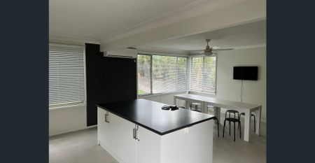 Sharehouse - Huge 8 bedrooms, 2 bathrooms, 2 living areas both with air con, double kitchen, fully furnished - this property is a must to inspect. - Photo 5