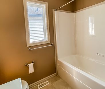 Spacious Family Home With Oversized Garage - Photo 6