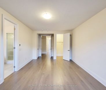 Townhouse For Lease | N8132794 - Photo 5