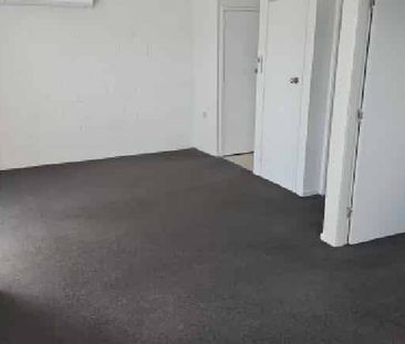 One bedroom unit close to City Centre - Photo 5