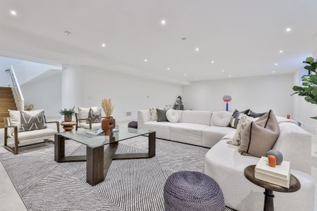 For Lease - 108 Stratford Crescent, Toronto, Ontario - Photo 2