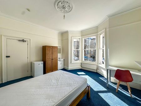 1 bedroom in a house share to rent - Photo 4