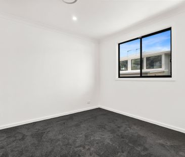 Stunning Brand New Four Bedroom Duplex - Photo 5