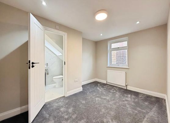 8 bedroom detached house to rent - Photo 1