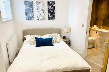 High Street - Photo 3