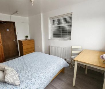1 bedroom in a house share to rent - Photo 1