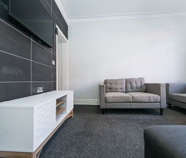 Welton Mount, Hyde Park, Leeds - Photo 1