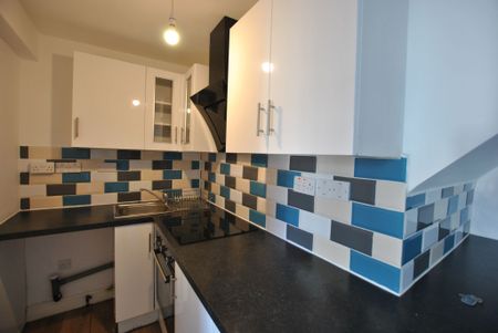 Rainham Road, Gillingham, London - Photo 4