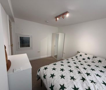 Room in a Shared House, Muir Street, E16 - Photo 4
