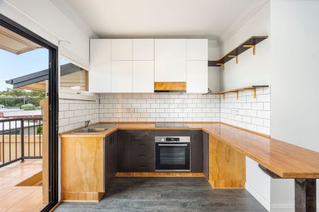 Cozy Self-Contained Unit - Photo 5