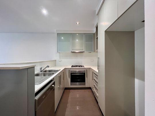 Exquisite Convenient 2 bedroom in Strathfield - Photo 1