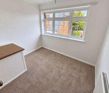 London Road, Benfleet, SS7 - Photo 4
