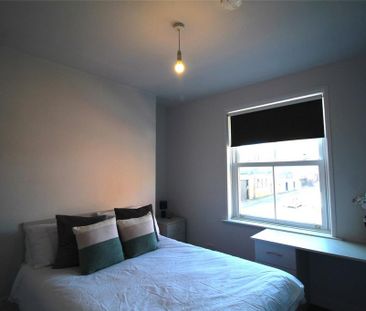 4 bedroom terraced house to rent - Photo 3