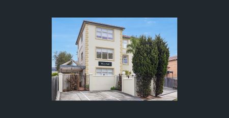 Neat, Sweet & Complete In Elwood - Photo 2