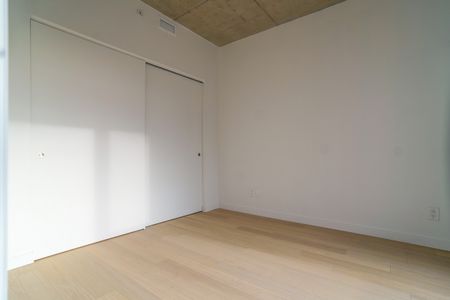 Condo de 2 chambres offert en location semi-meublée ! - Photo 5