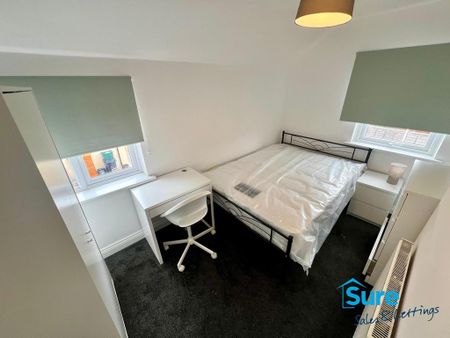 4 bedroom semi-detached house to rent - Photo 3