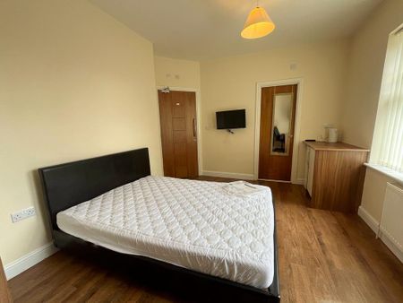 4 bedroom semi-detached house to rent - Photo 5