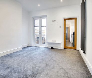 2 bed mid-terraced house to rent in Park Avenue, Leicester, LE2 - Photo 1