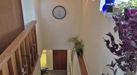 Convenintly-located house with central heating - Photo 5