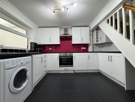 2 bedroom terraced house to rent - Photo 4
