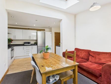 6 bedroom terraced house to rent - Photo 2