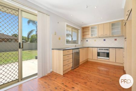 QUIET COURT LOCATION! - Photo 5