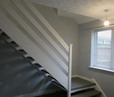 3 bedroom semi-detached bungalow to rent - Photo 2